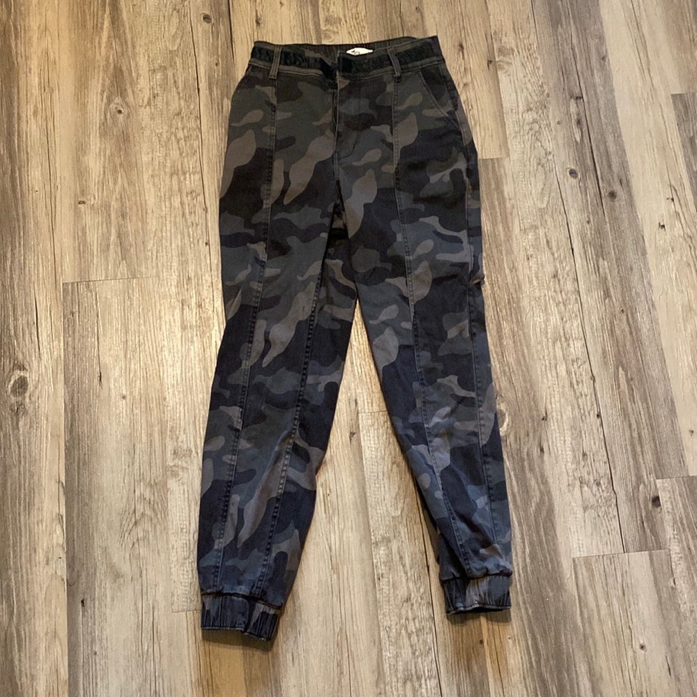 Hollister camo joggers